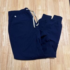Men’s Figs navy jogger scrub pants, medium short length!